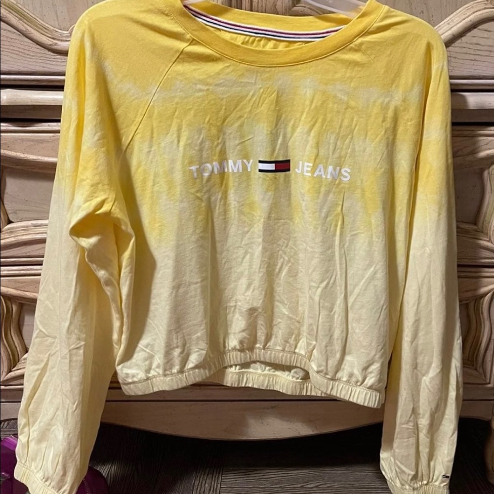 NWT. Women’s Tommy Hilfiger Crop Top. Size medium